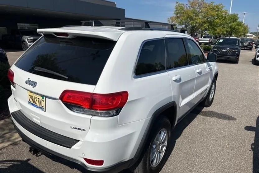 2019 Jeep Grand Cherokee Laredo E photo 1
