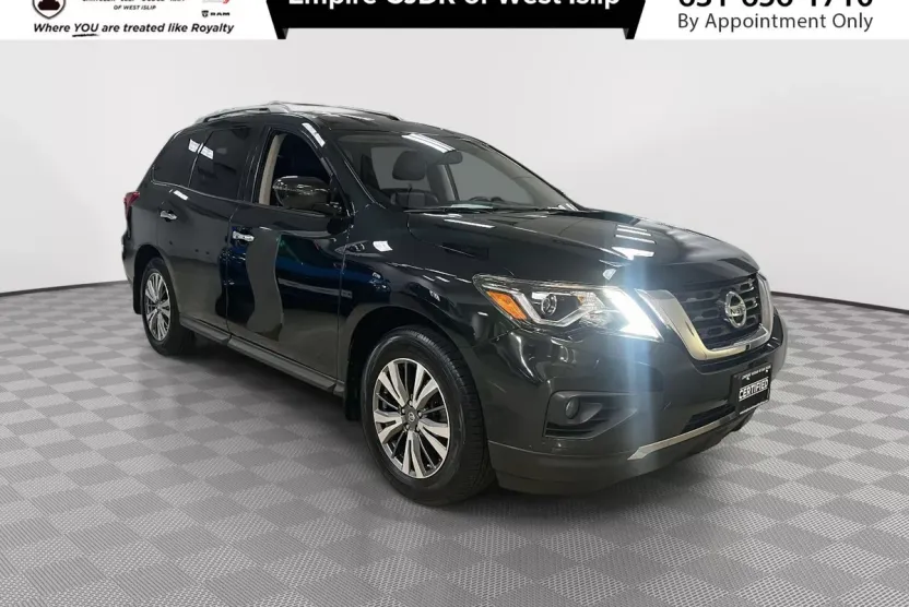 2019 Nissan Pathfinder SL photo 1