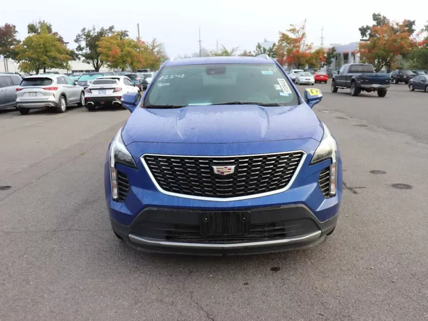 2022 Cadillac XT4 Premium Luxury photo 1