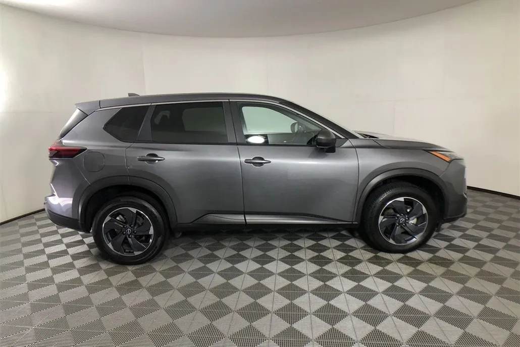 2024 Nissan Rogue SV photo 1
