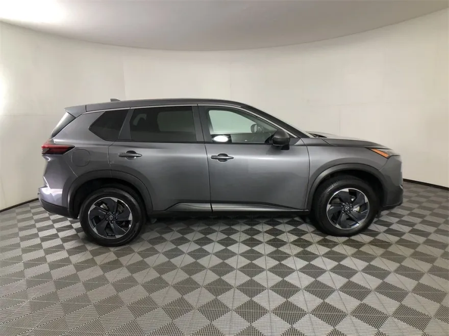 2024 Nissan Rogue SV photo 1