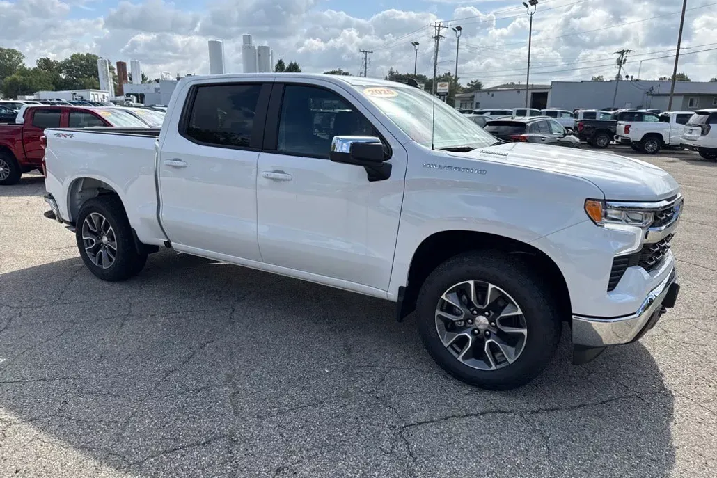 2025 Chevrolet Silverado 1500 LT photo 1