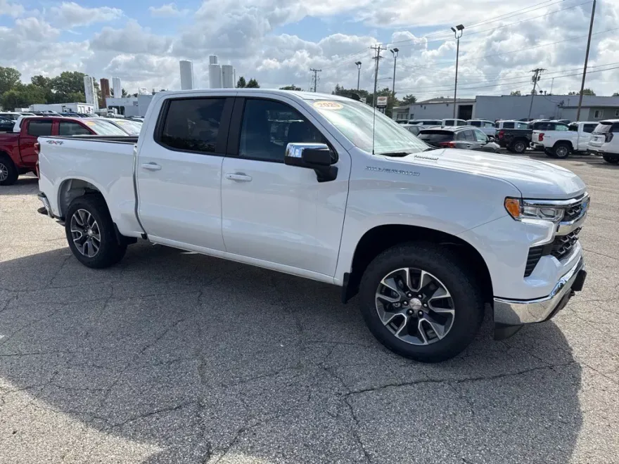 2025 Chevrolet Silverado 1500 LT photo 1