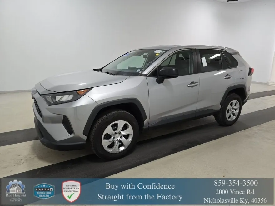 2022 Toyota RAV4 LE photo 1