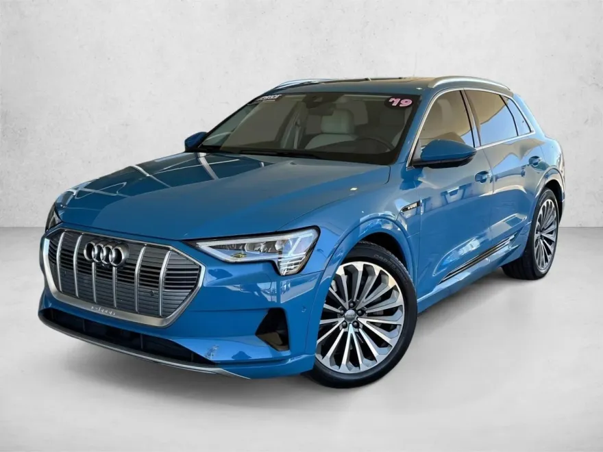 2019 Audi e-tron Premium Plus photo 1