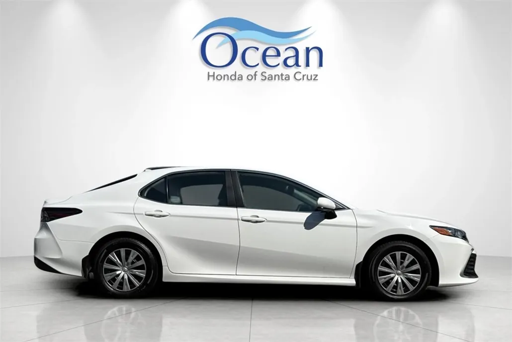 2023 Toyota Camry Hybrid LE photo 1