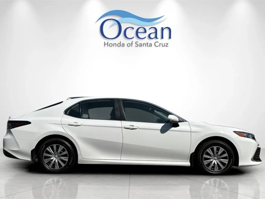 2023 Toyota Camry Hybrid LE photo 1