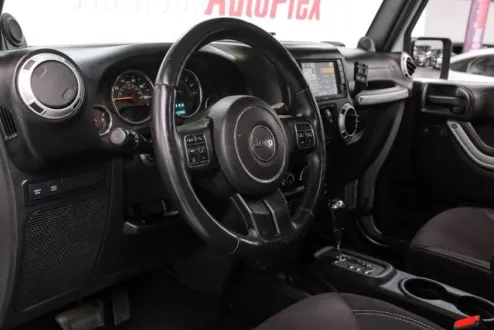 2014 Jeep Wrangler Unlimited Rubicon photo 3