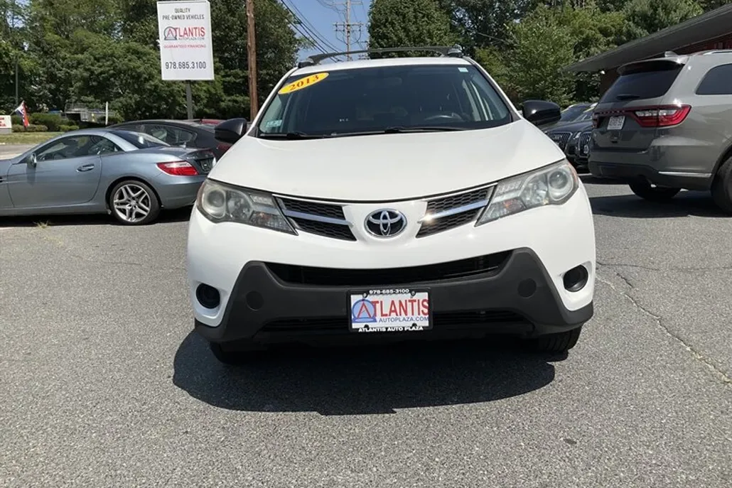 2013 Toyota RAV4 LE photo 1