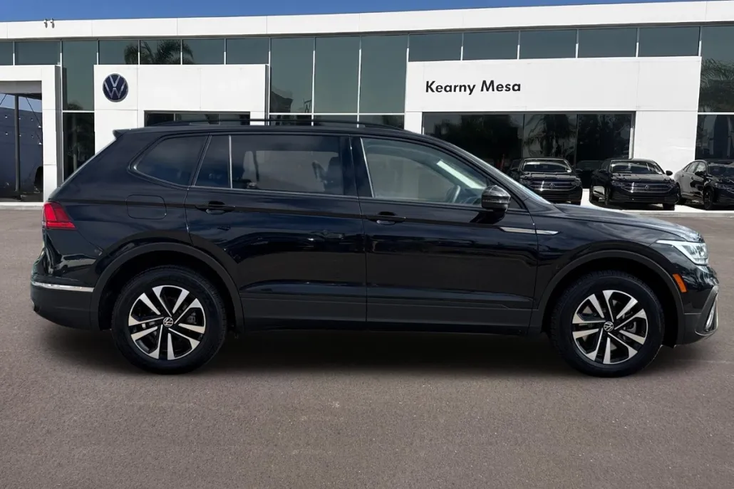 2022 Volkswagen Tiguan S photo 1