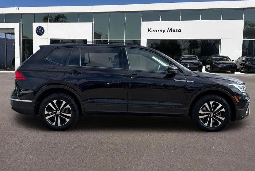 2022 Volkswagen Tiguan S photo 1