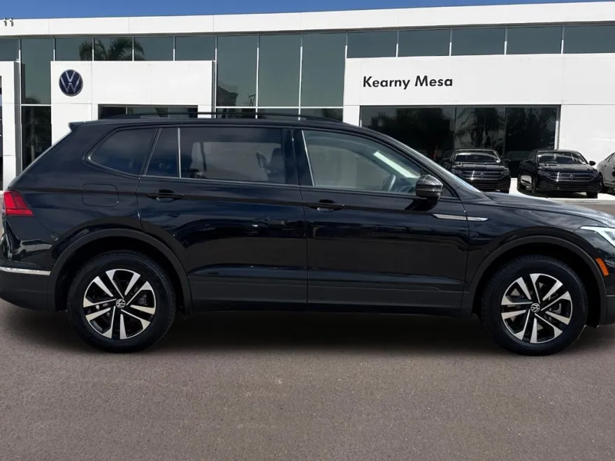 2022 Volkswagen Tiguan S photo 1