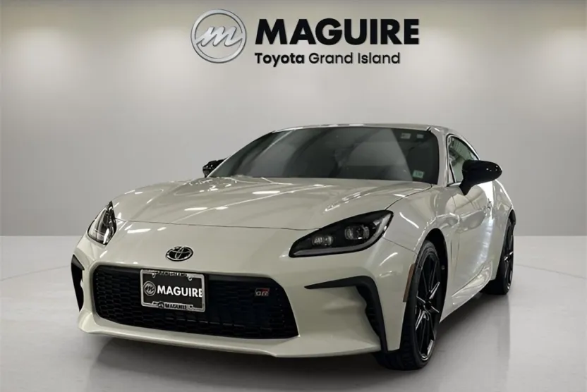2025 Toyota GR86 Premium photo 1