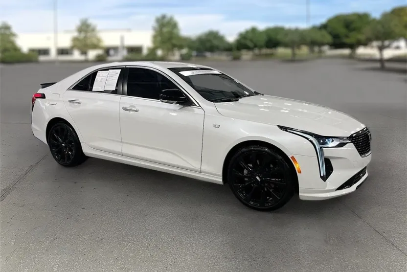 2022 Cadillac CT4 Luxury photo 1