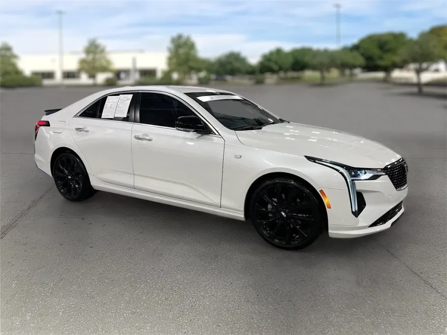 2022 Cadillac CT4 Luxury photo 1