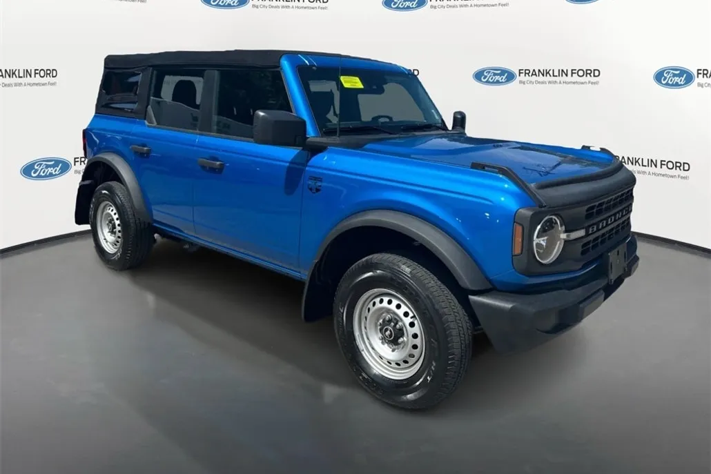 2022 Ford Bronco Base photo 1