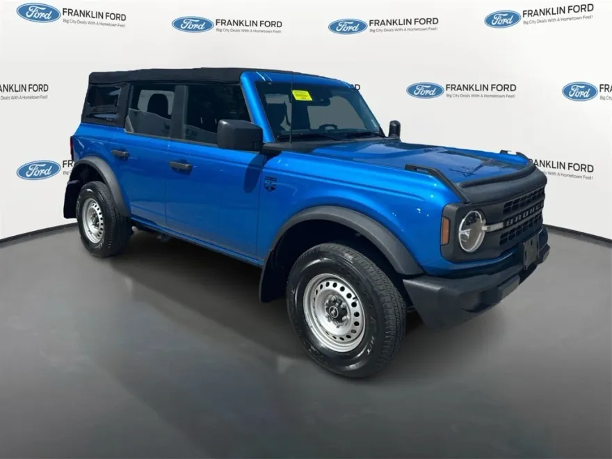 2022 Ford Bronco Base photo 1