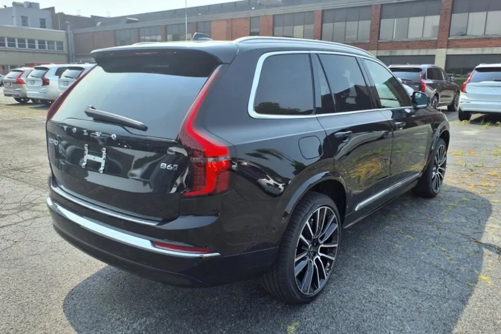 2026 Volvo XC90 Plus photo 1