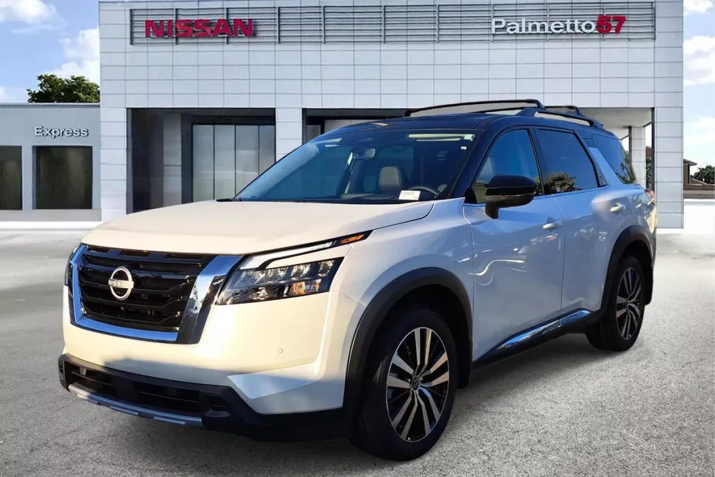 2025 Nissan Pathfinder Platinum photo 1