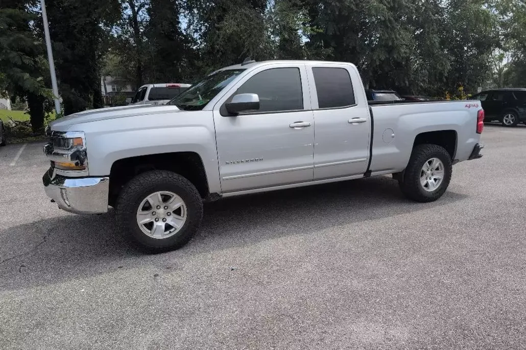 2018 Chevrolet Silverado 1500 LT photo 1