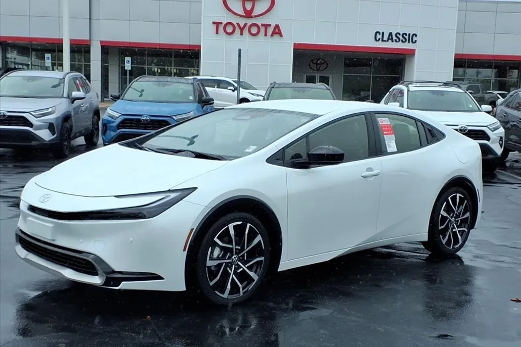 2026 Toyota Prius Plug-in Hybrid XSE photo 1