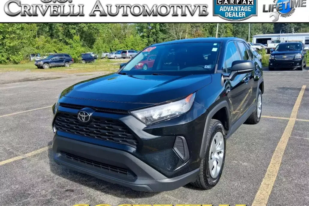 2022 Toyota RAV4 LE photo 1