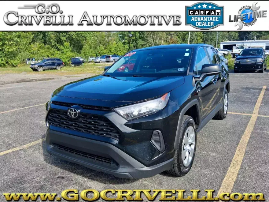 2022 Toyota RAV4 LE photo 1