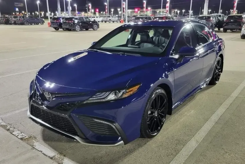 2022 Toyota Camry Hybrid XSE photo 1