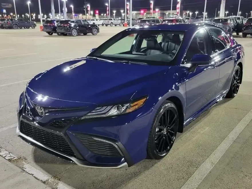 2022 Toyota Camry Hybrid XSE photo 1