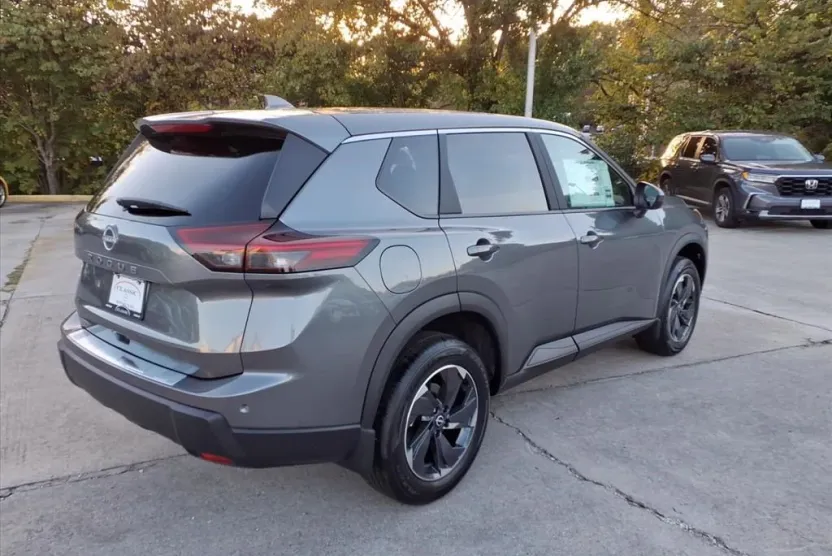2026 Nissan Rogue SV photo 1