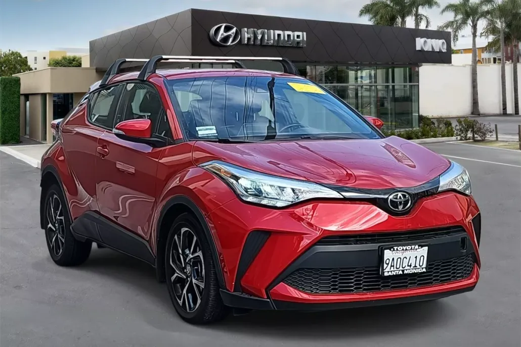 2021 Toyota C-HR XLE photo 1