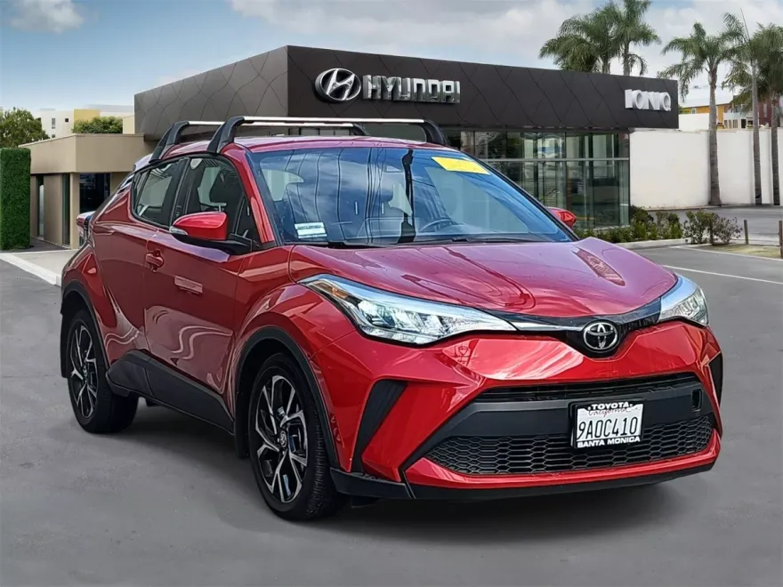 2021 Toyota C-HR XLE photo 1