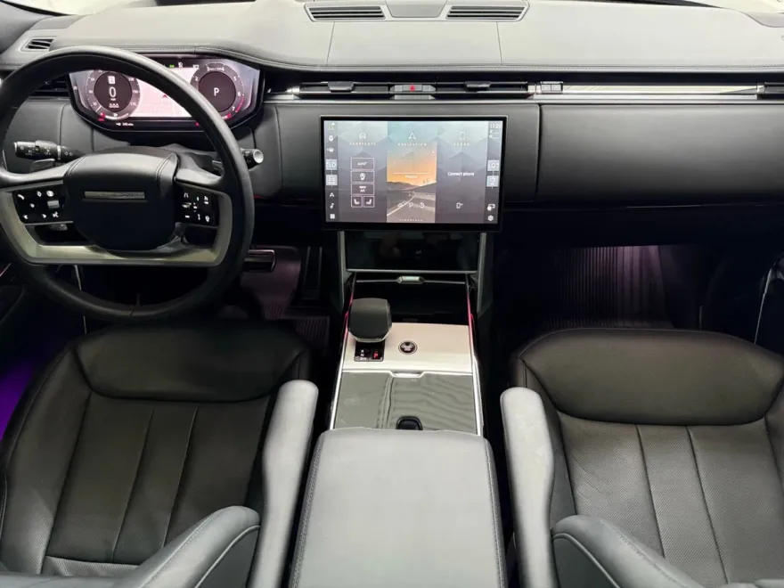 2024 Land Rover Range Rover SE photo 1