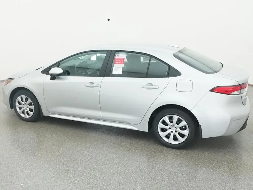 2026 Toyota Corolla LE photo 1