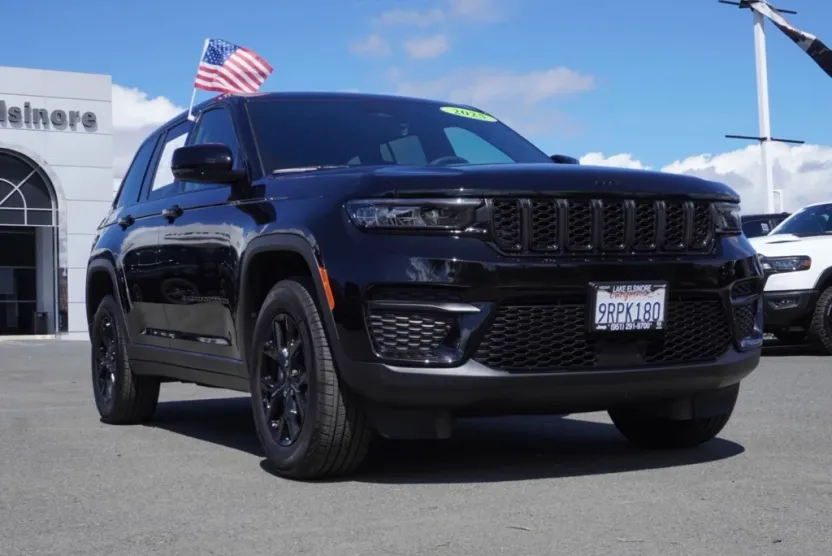 2025 Jeep Grand Cherokee Altitude photo 1