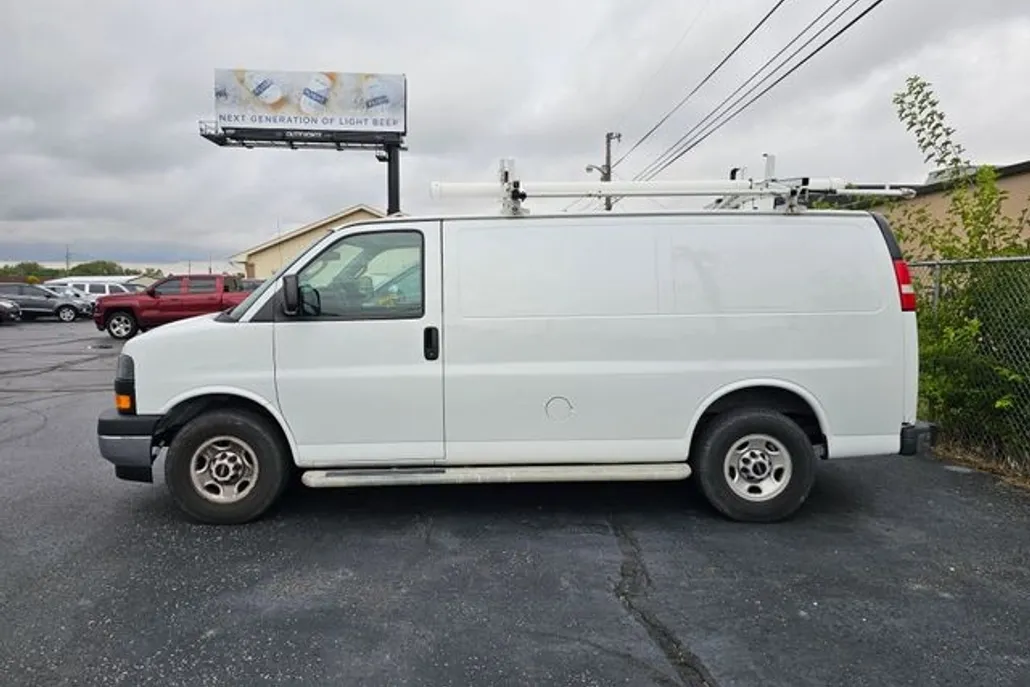 2017 Gmc Savana 2500 Cargo photo 1