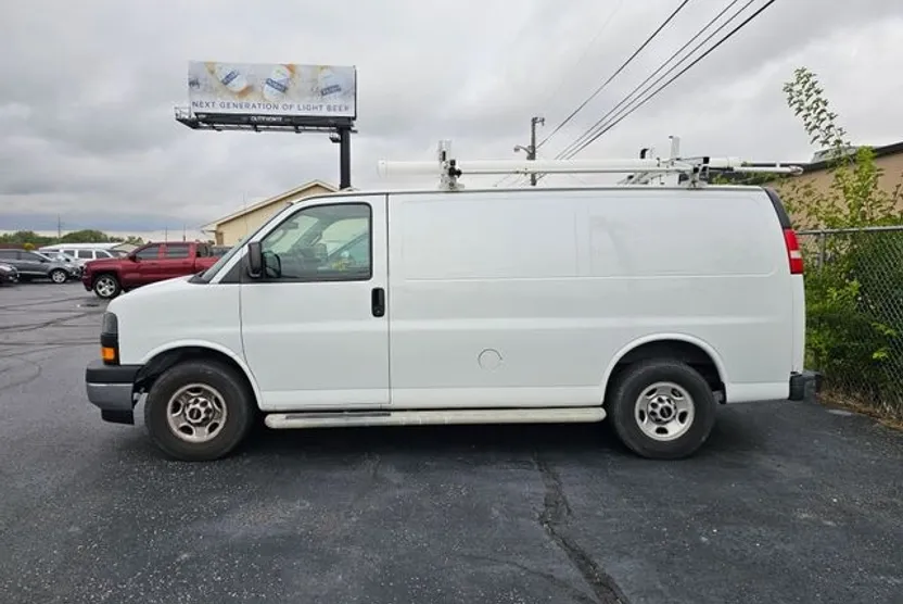 2017 Gmc Savana 2500 Cargo photo 1