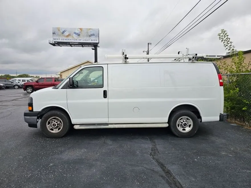 2017 Gmc Savana 2500 Cargo photo 1