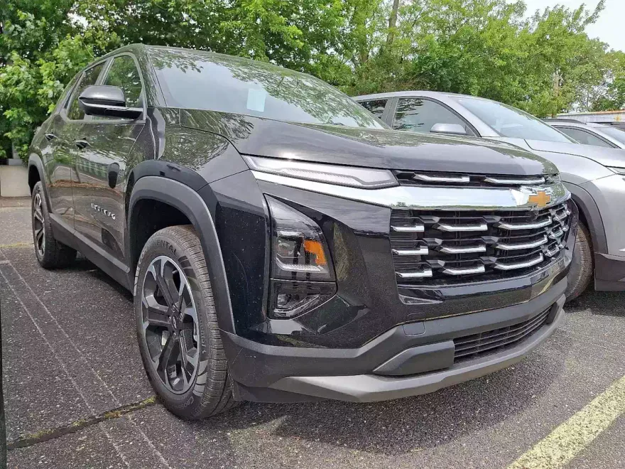 2026 Chevrolet Equinox LT photo 1