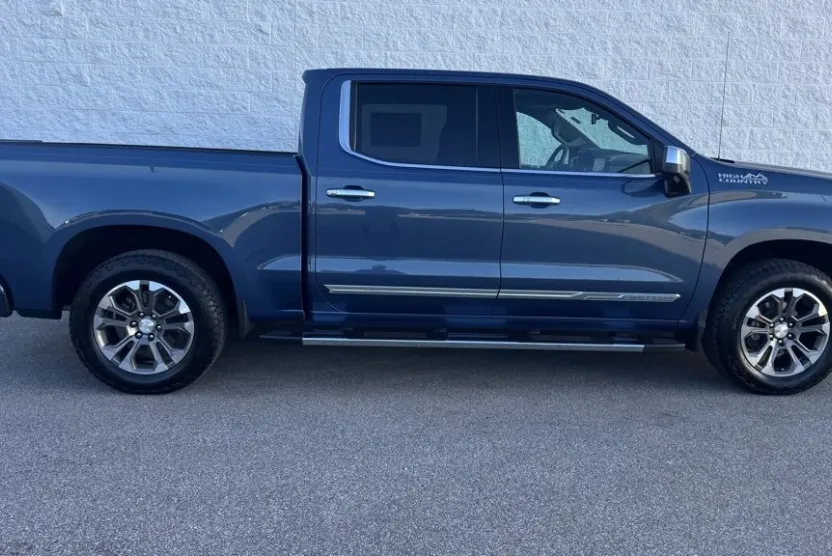 2024 Chevrolet Silverado 1500 High Country photo 1