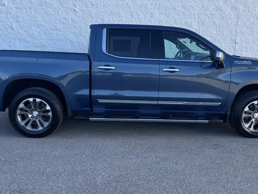 2024 Chevrolet Silverado 1500 High Country photo 1