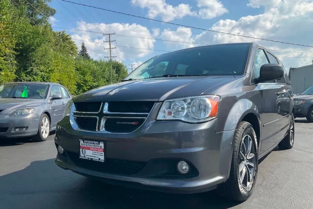 2017 Dodge Grand Caravan SXT photo 1