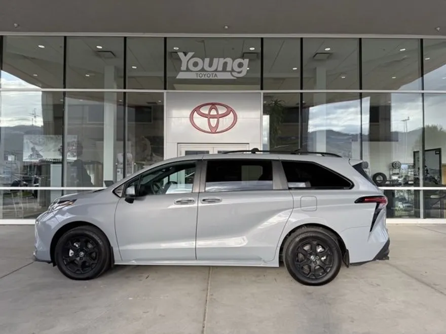 2025 Toyota Sienna Woodland Edition photo 1