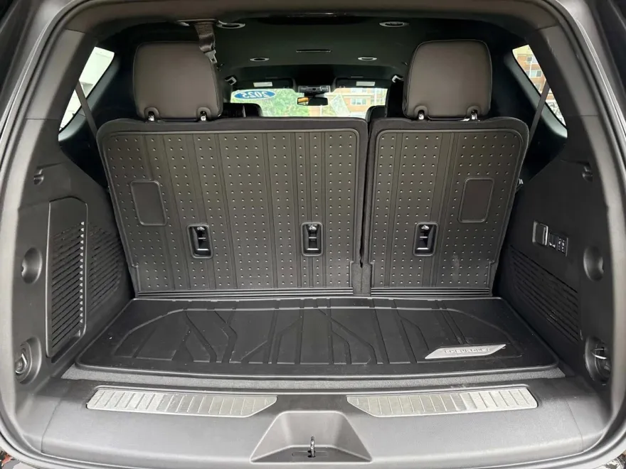 2025 Chevrolet Tahoe Premier photo 1
