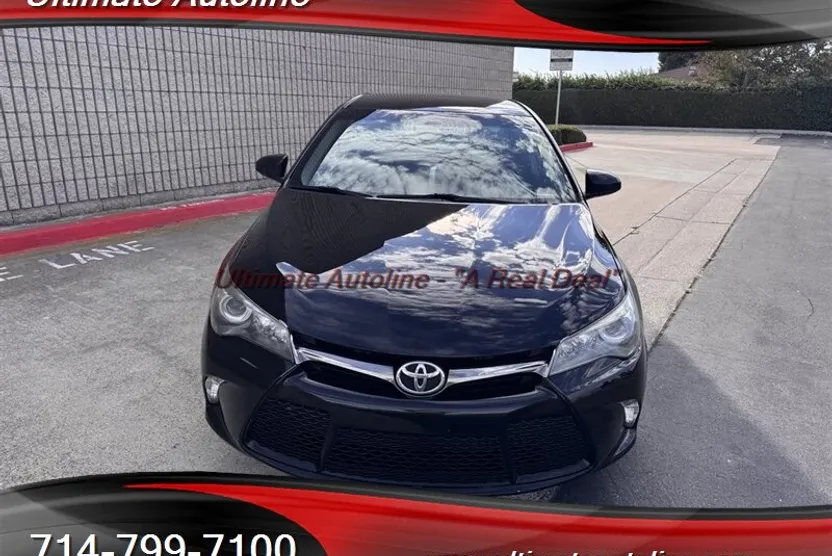 2016 Toyota Camry SE photo 1
