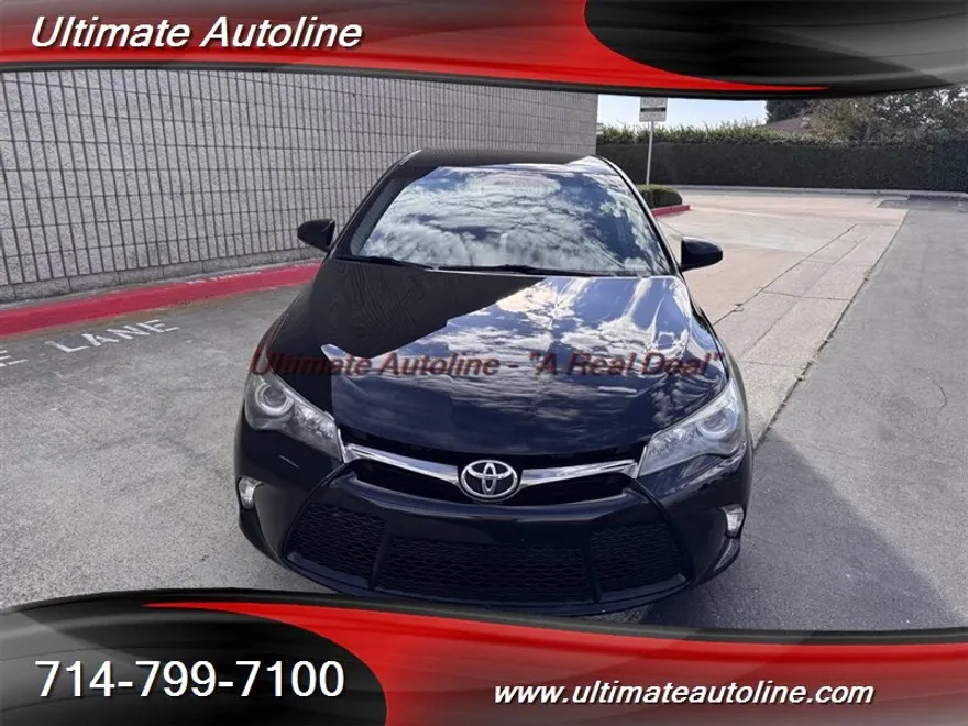 2016 Toyota Camry SE photo 1