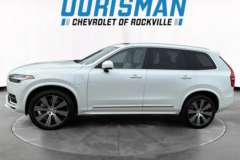 2025 Volvo XC90 T8 Plus photo 1