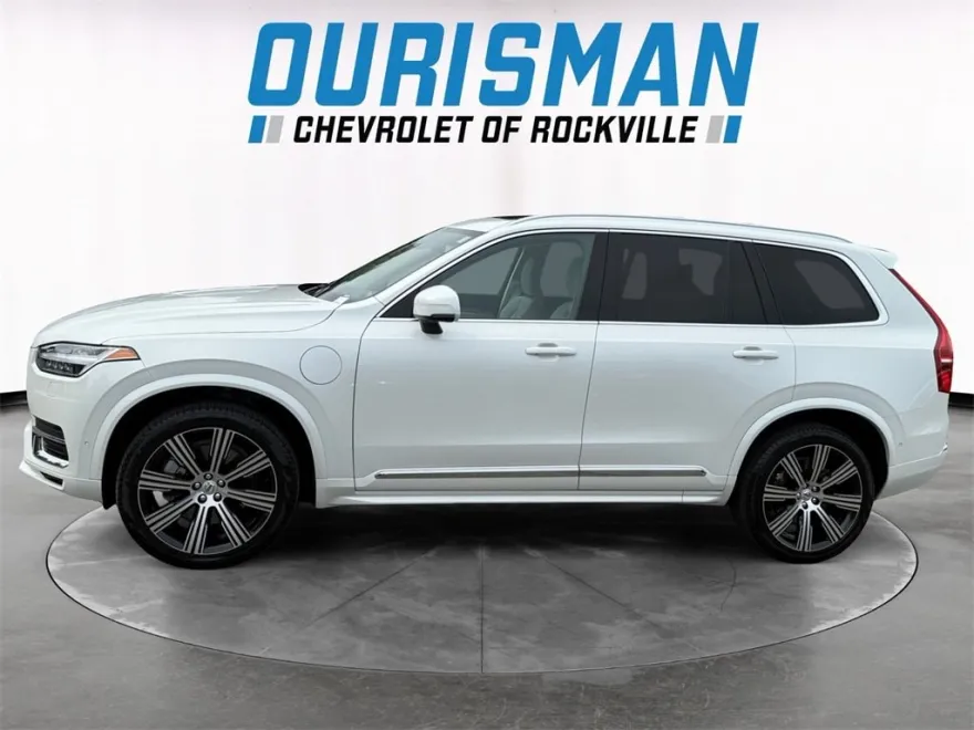 2025 Volvo XC90 T8 Plus photo 1