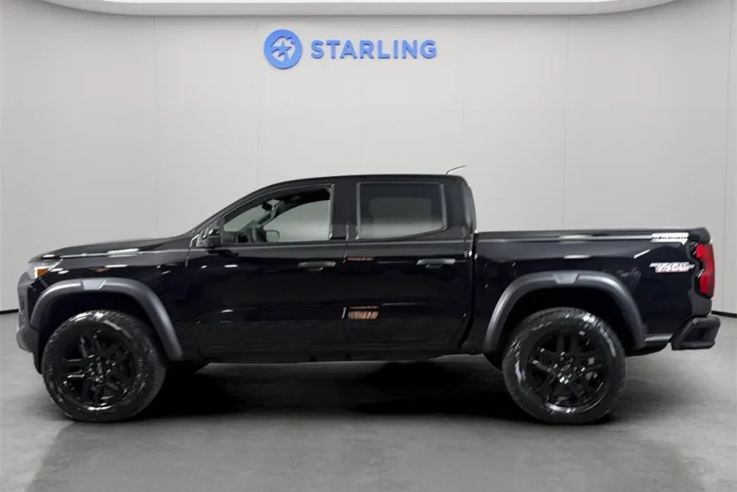 2024 Chevrolet Colorado Trail Boss photo 1