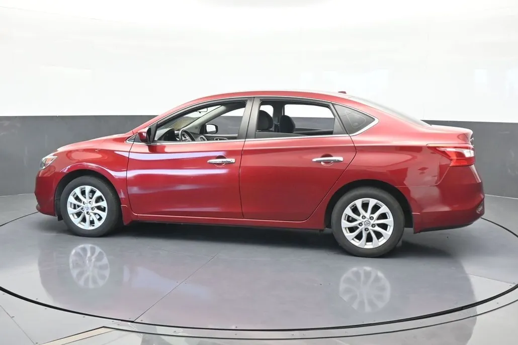 2018 Nissan Sentra SV photo 1